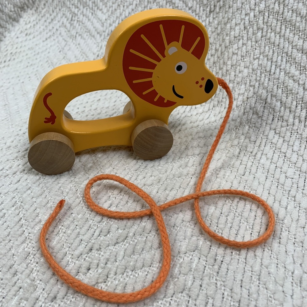 Hape Walk Along-Pull Along‎ Wooden Lion Toy Sturdy Quality Kid Toddler Baby